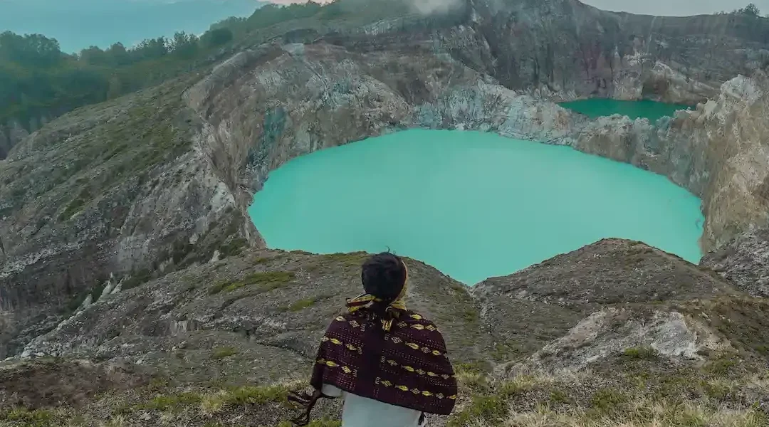 kelimutu lakes crater