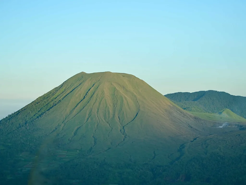 Mount Lokon (source: wikimedia)