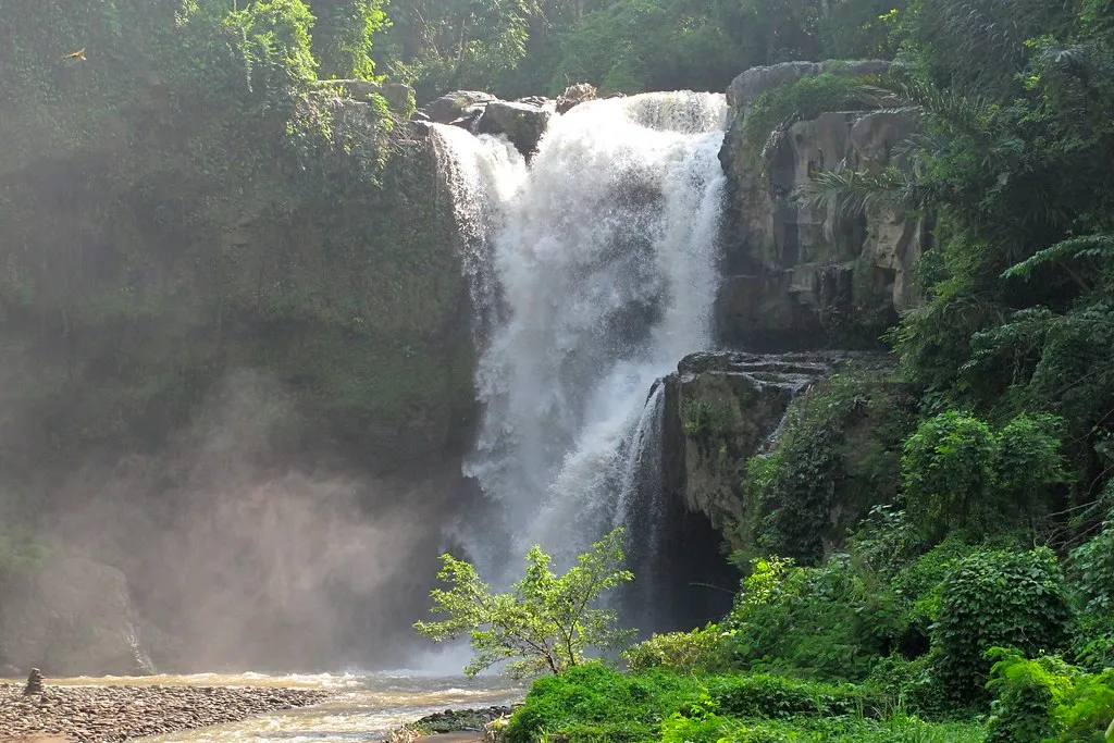 Tegenungan Waterfall (source: flickr)