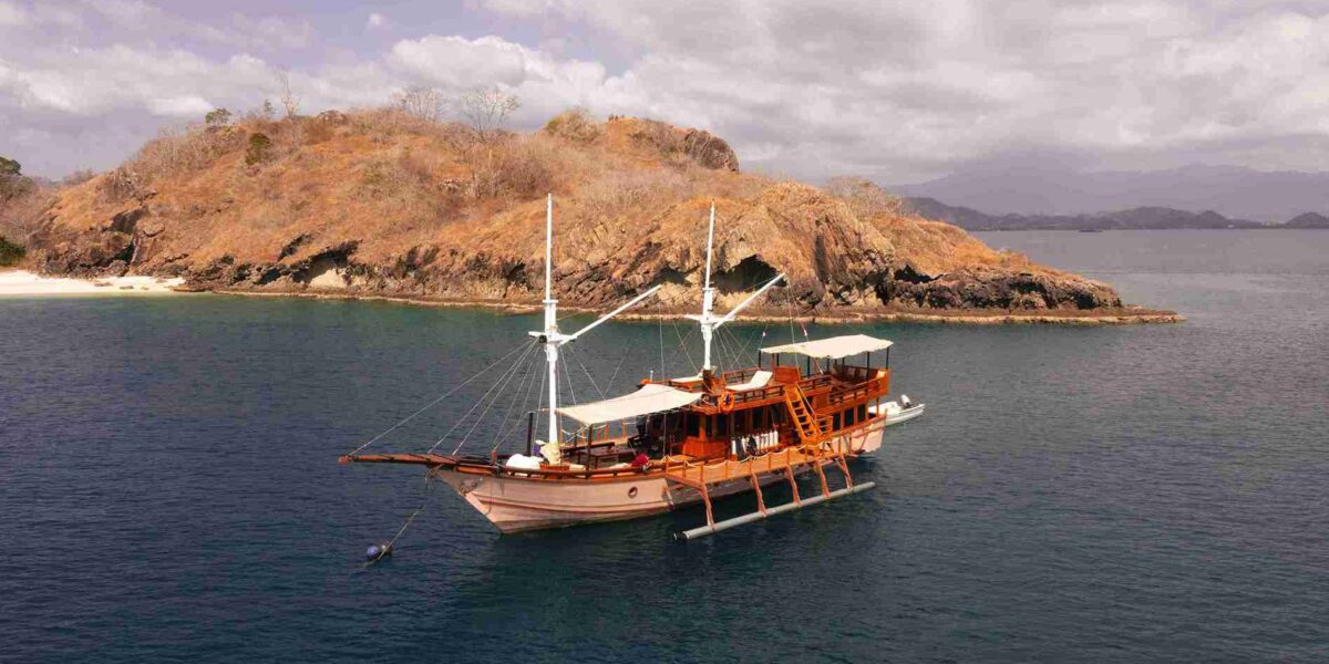 A Phinisi cruise to Komodo Island