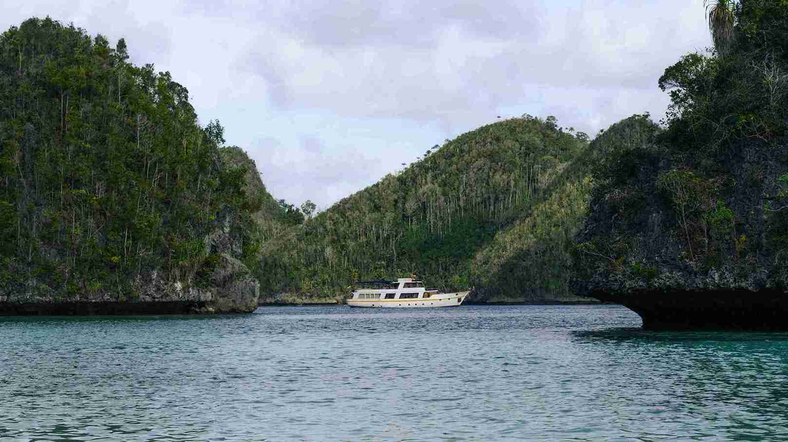 Cruise to Raja Ampat - KomodoLuxury
