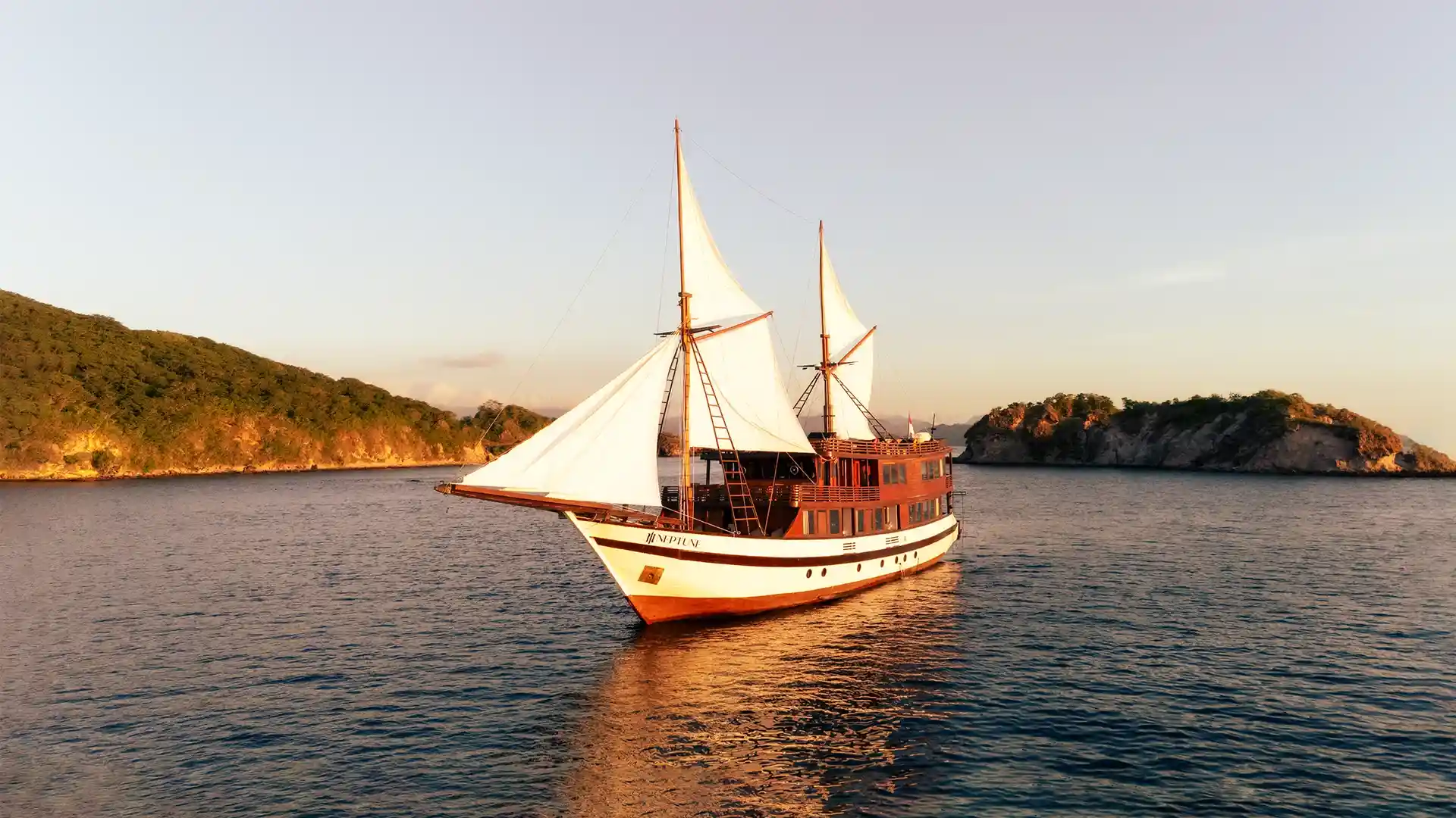 Neptune Phinisi | Komodo National Park | Komodo Luxury