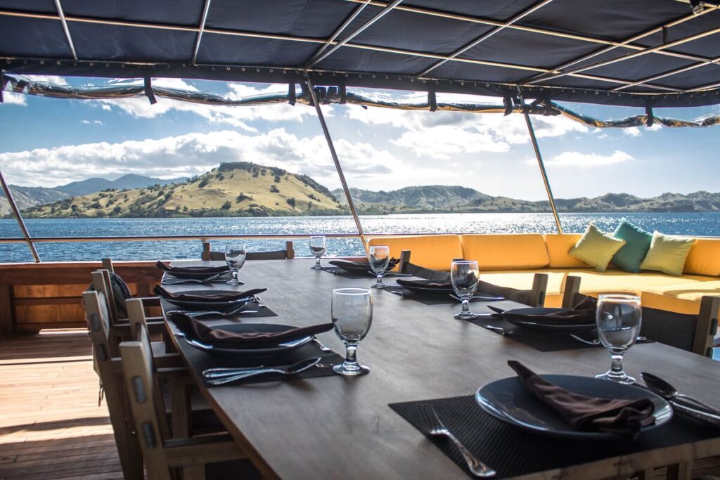 Outdoor Dining Area in Magia II - Komodo Luxury