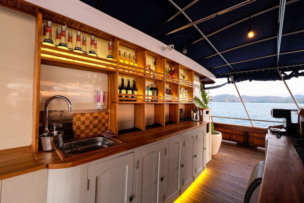 Upper Deck Bar in Magia II - Komodo Luxury