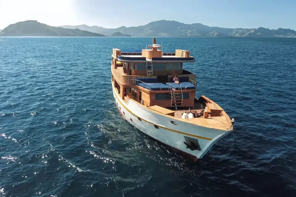 Magia II Yacht Cruise Exterior - Komodo Luxury