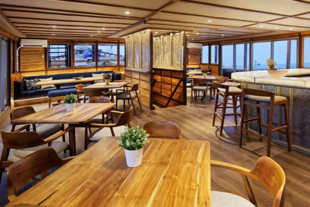 Restaurant in Mutiara Phinisi Yacht Cruise - Komodo Luxury