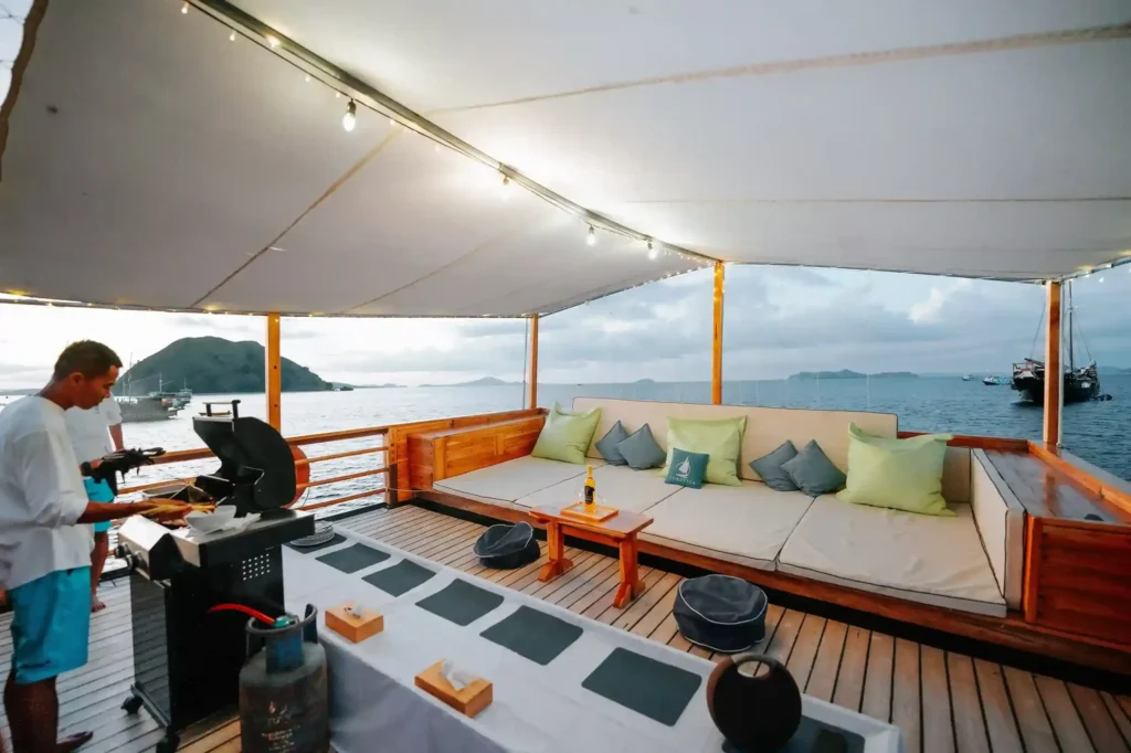 Cordelia Yacht Cruise Outdoor - Komodo Luxury