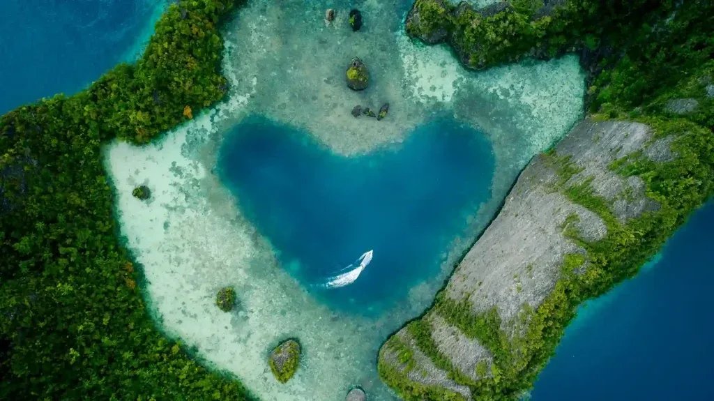 Dafalen Hills, Misool, Raja Ampat - KomodoLuxury