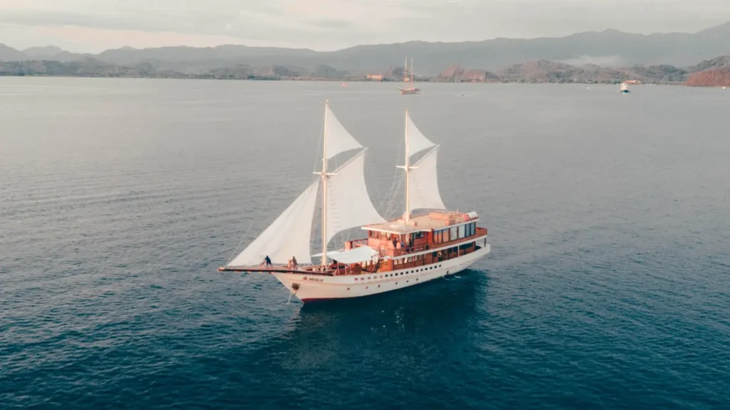 Elbark Cruise Phinisi Charter by Komodo Luxury