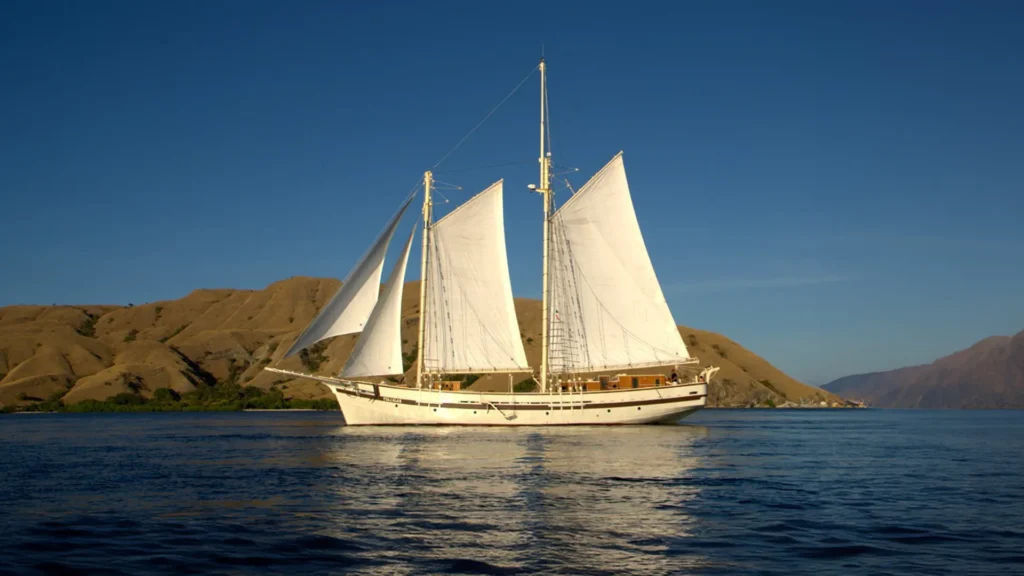 Emperor Raja Laut Yacht Cruise Phinisi Charter by Komodo Luxury