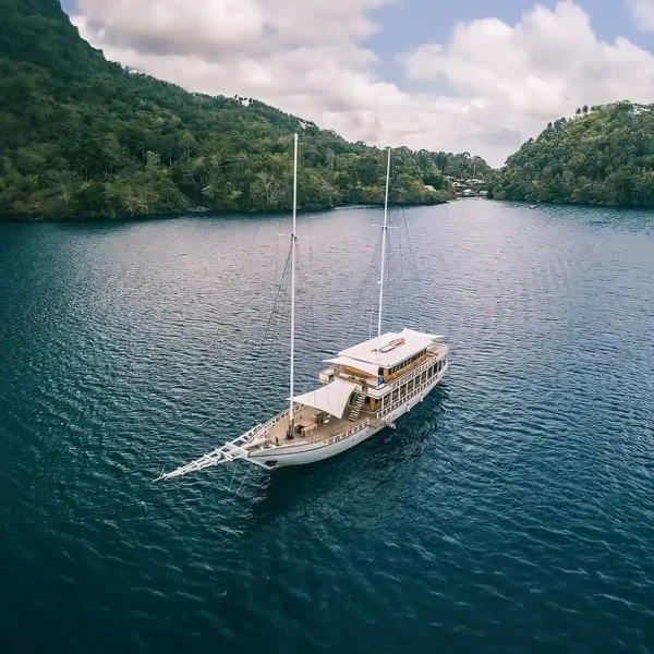 Fenides Yacht Cruise Phinisi Charter by Komodo Luxury