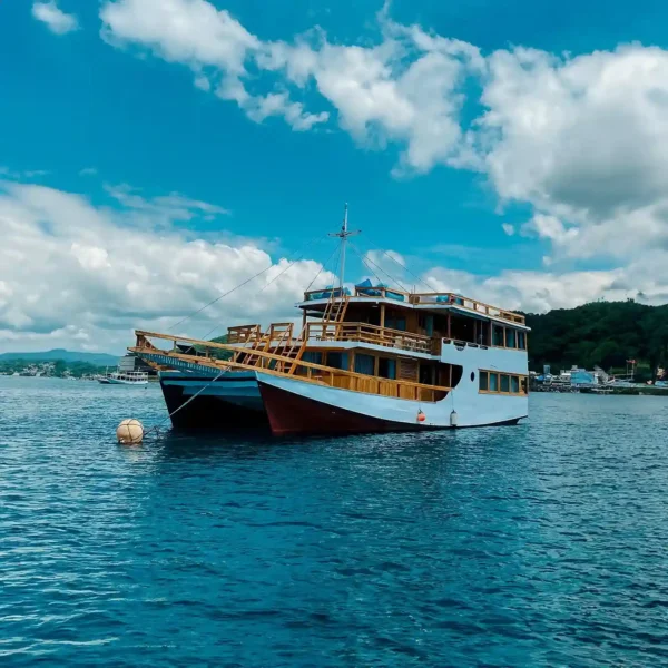 Gamala Yacht Cruise Phinisi - KomodoLuxury
