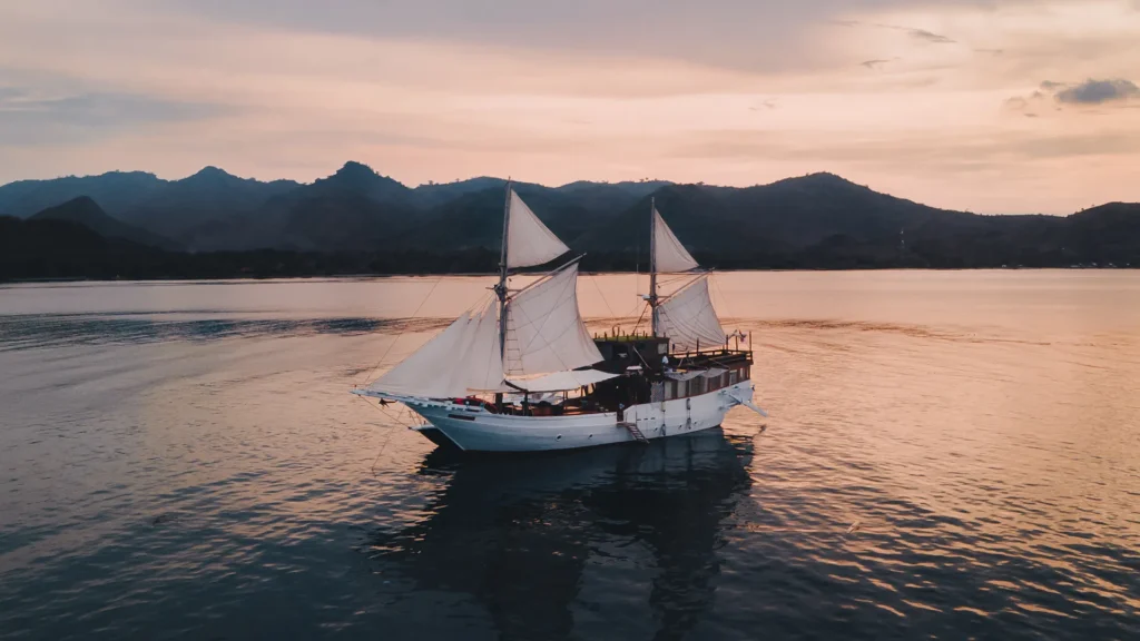 Ikan Kayu Yacht Cruise Phinisi Charter by Komodo Luxury