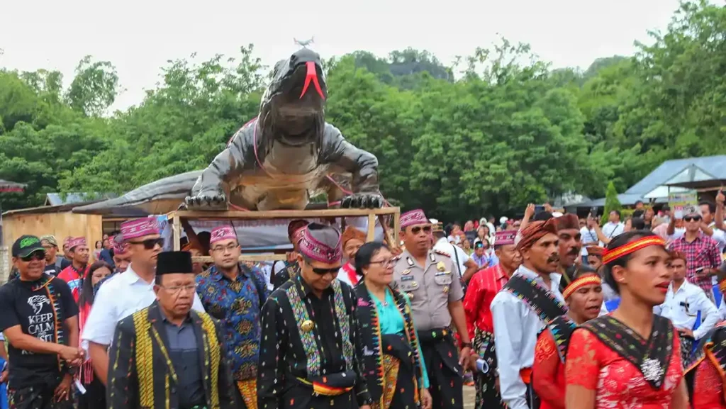 Komodo cultural festival - source tribratanewsmanggaraibarat_11zon