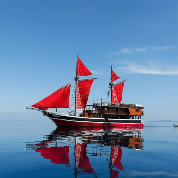 La Galigo Yacht Phinisi Liveaboard Charter by Komodo Luxury