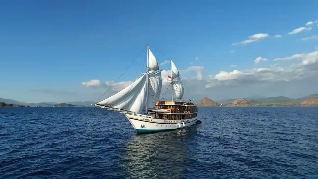 Lamain Voyage 2 Yacht Cruise Phinisi Charter by Komodo Luxury