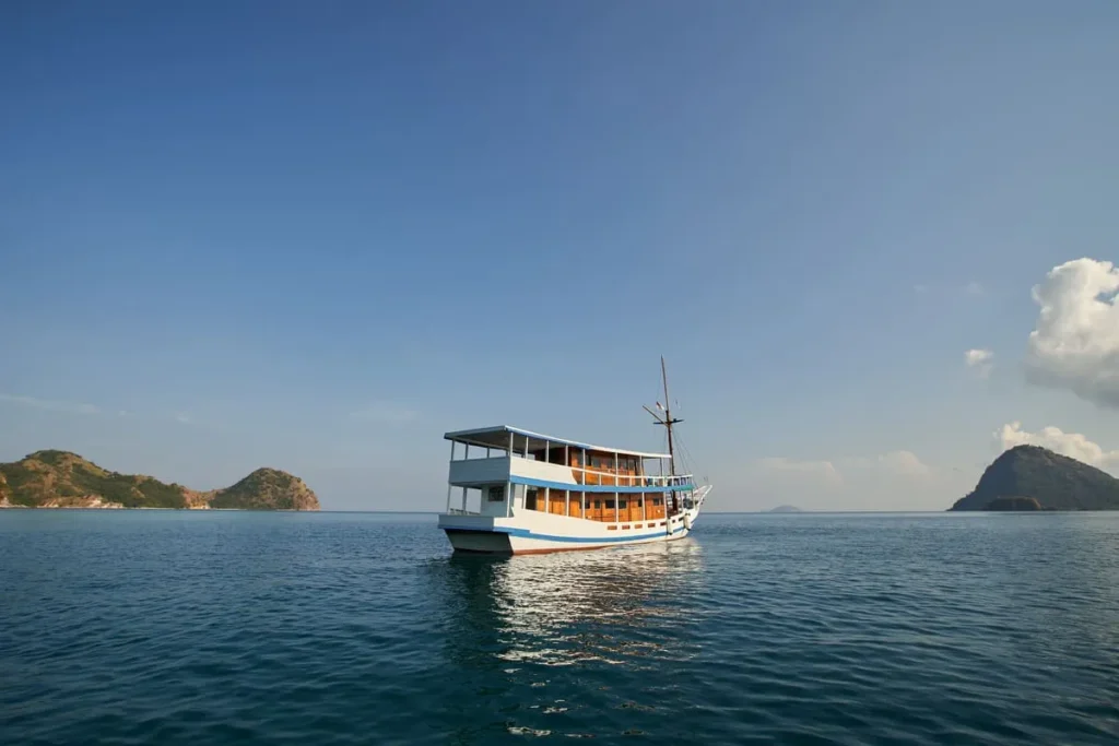 La Dyana Cruise Phinisi Exterior1 - Komodo Luxury