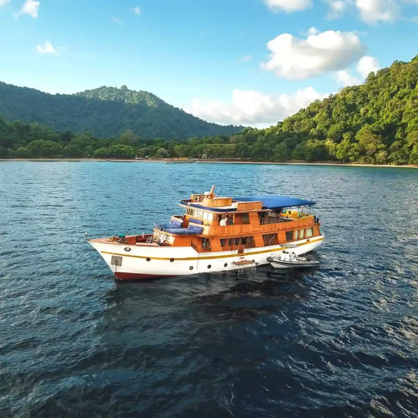 Magia II Yacht Cruise Phinisi Charter by Komodo Luxury