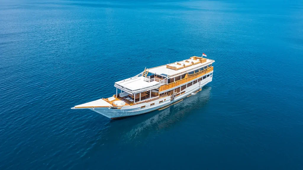 Malca Yacht Cruise Phinisi Charter by Komodo Luxury