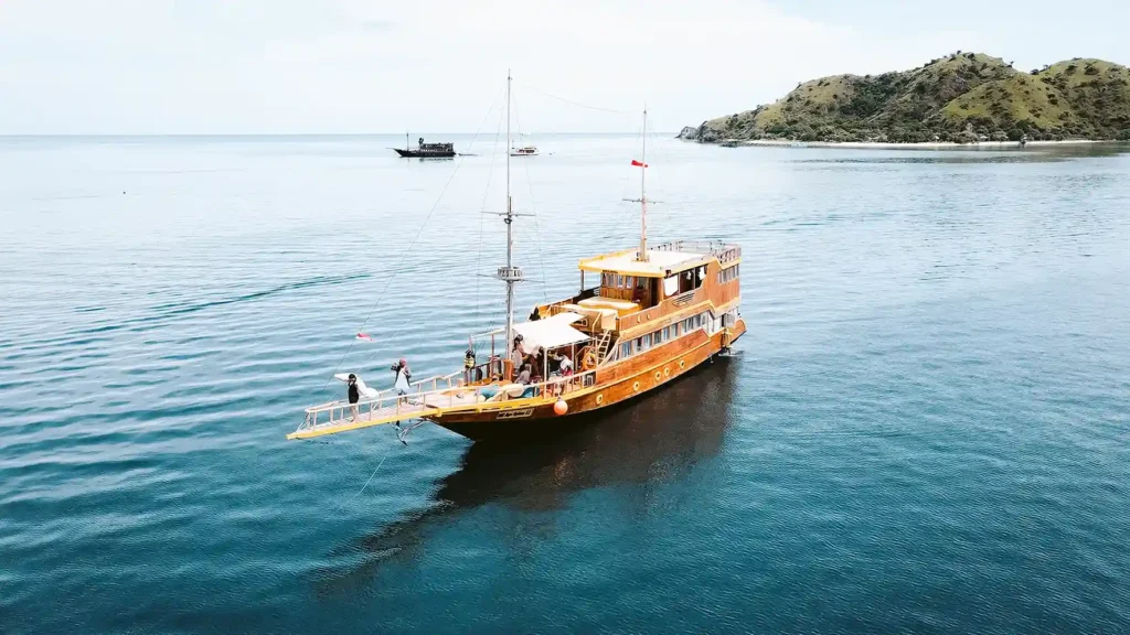 NK Jaya 2 Yacht Cruise Phinisi Charter by Komodo Luxury