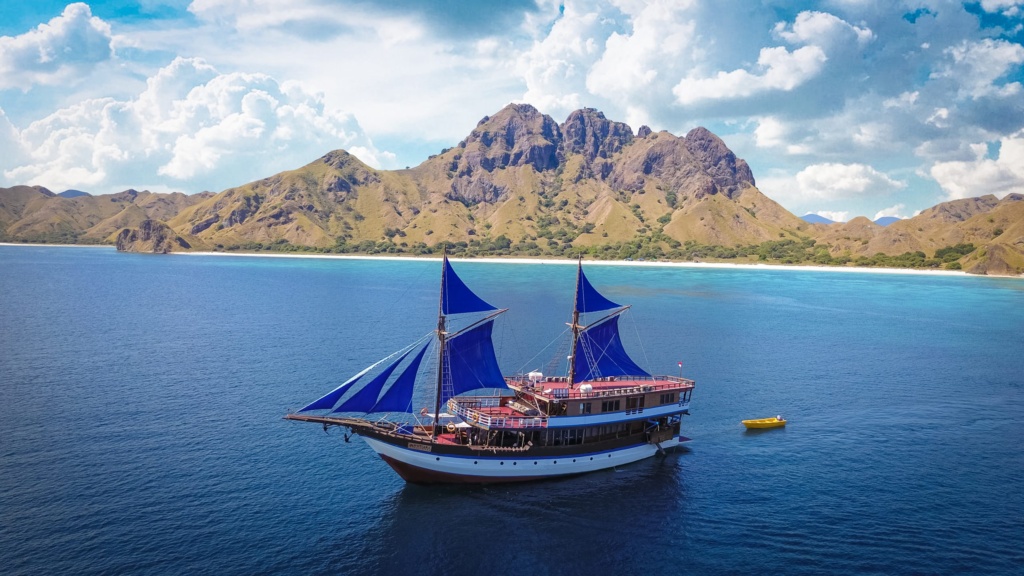 Mutiara Cruise Sailing | Komodo Luxury