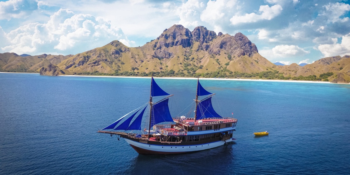 Mutiara Cruise Sailing - Komodo Luxury