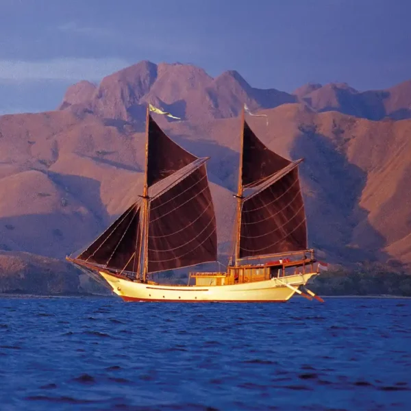 Silolona Yacht Cruise Phinisi Charter by Komodo Luxury