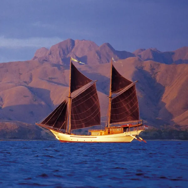 Silolona Yacht Cruise Phinisi Charter by Komodo Luxury