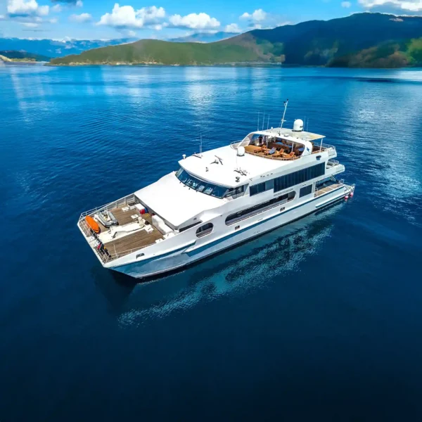 Solitude Adventure Yacht Phinisi Liveaboard Charter by Komodo Luxury