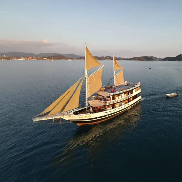 Sukha Sail Yacht Cruise Phinisi - KomodoLuxury