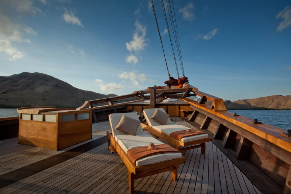 Si Datu Bua Cruise Phinisi Sun Deck - Komodo Luxury