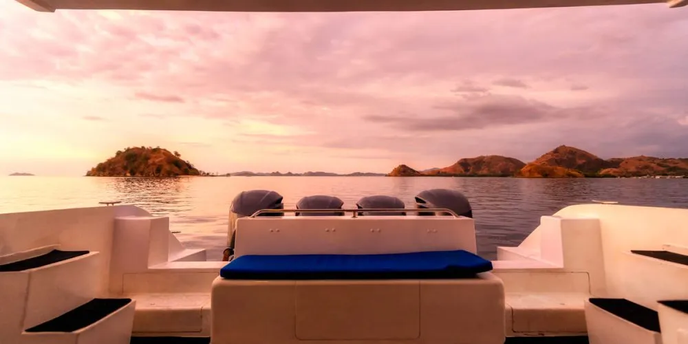 Stern Relax Area D2 Speedboat - Komodo Luxury
