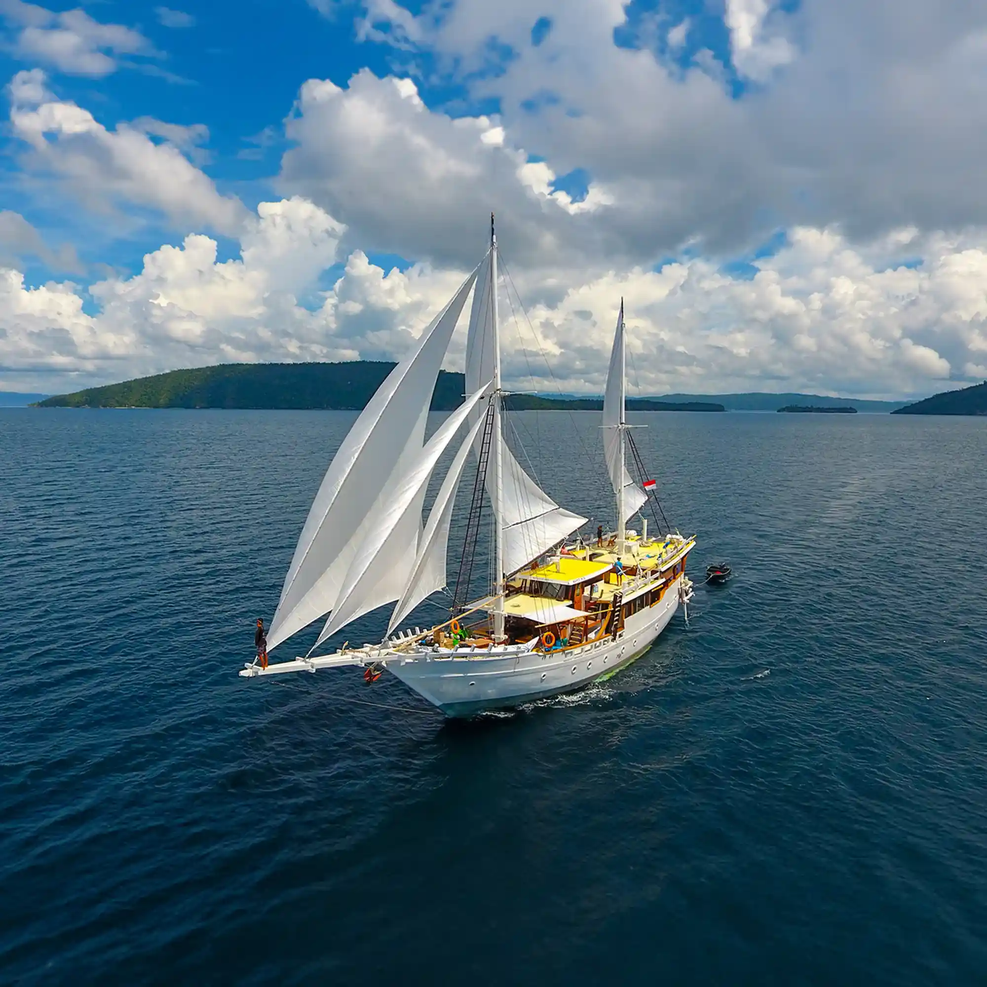 Teman Yacht Cruise Phinisi - KomodoLuxury