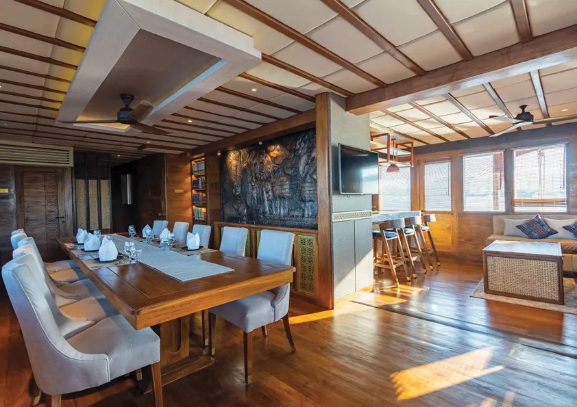 The Maj Oceanic Cruise Phinisi Dining and Lounge - Komodo Luxury