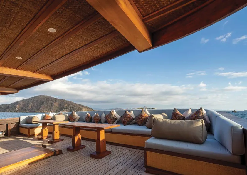 Oasis in Relaxing Deck in The Maj Oceanic Cruise Phinisi - Komodo Luxury