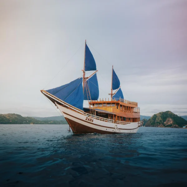 Zada Ulla Yacht Cruise Phinisi - KomodoLuxury