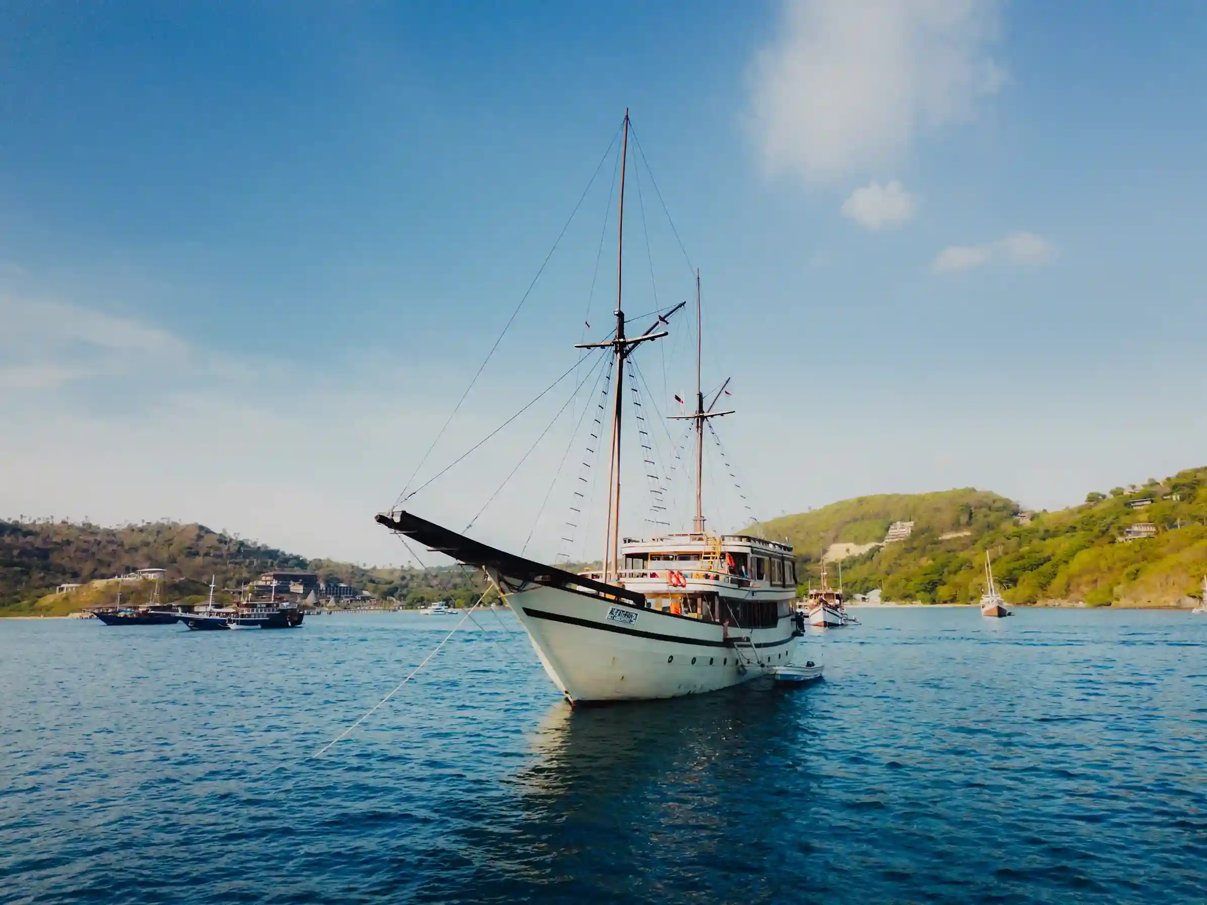 Alfatran Yacht Cruise Phinisi Charter by Komodo Luxury