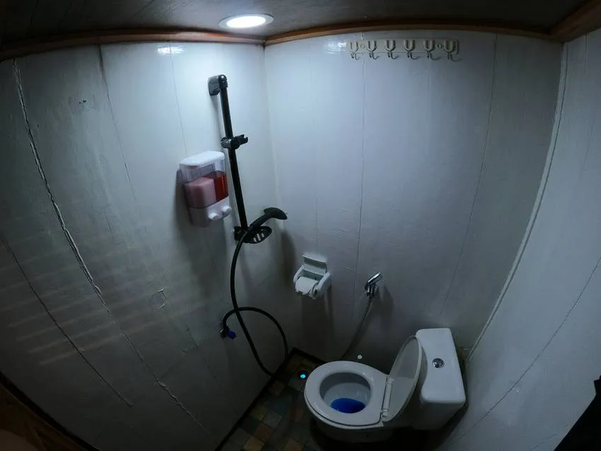 Bathroom in 3 Island Cruise - Komodo Luxury