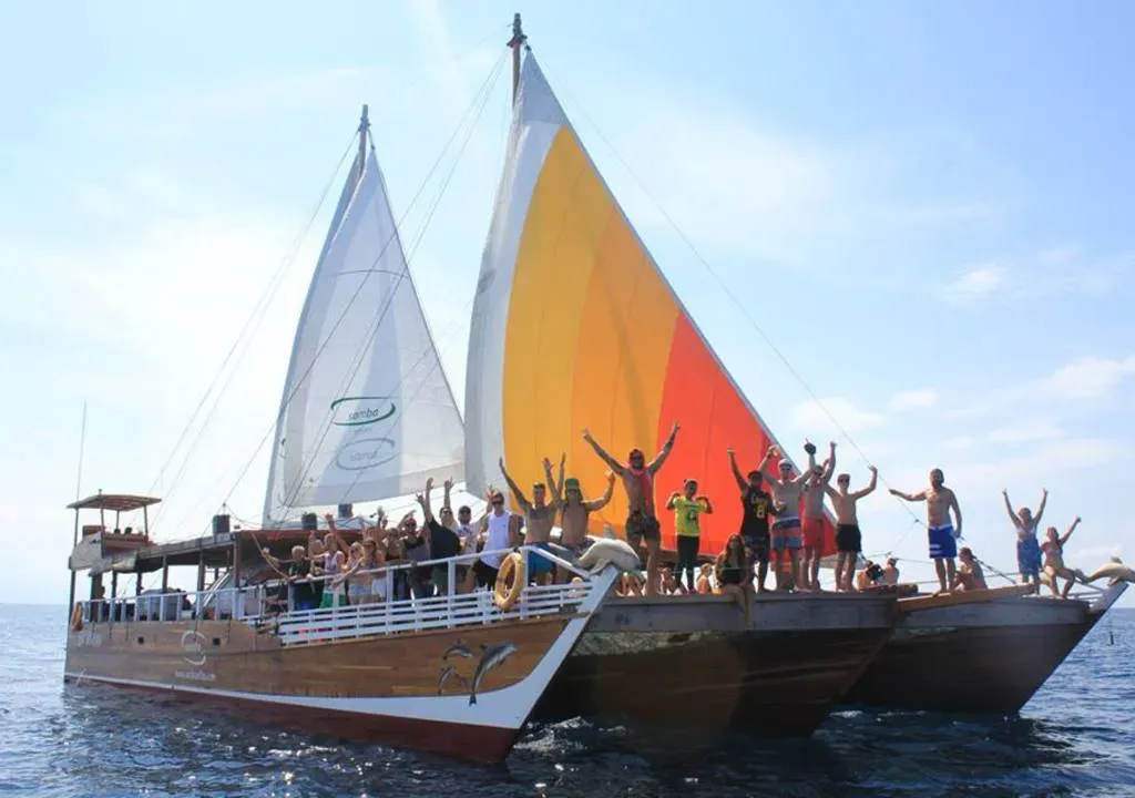 Gili Mansion Boat Party - Komodo Luxury