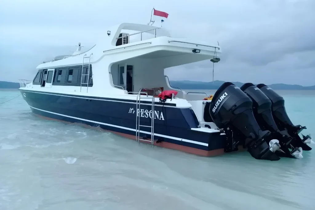 Its Pesona Spedboat Exterior - Komodo Luxury