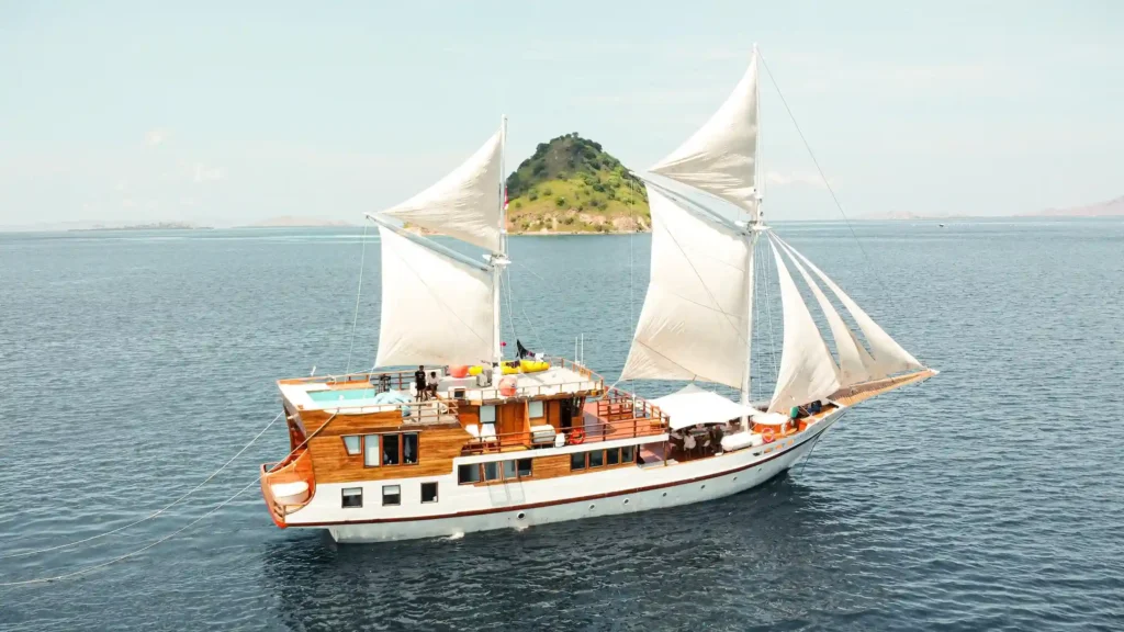 Lady Grace Exterior Phinisi - Komodo Luxury