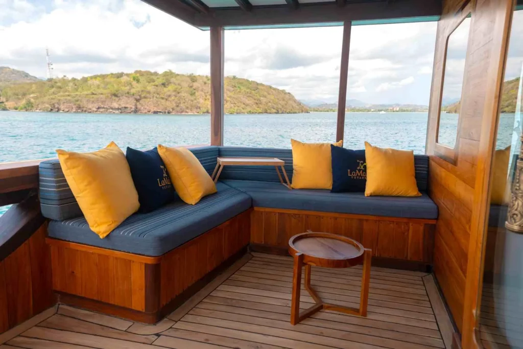 Outdoor Chill Area in Lamain 2 Voyage - Komodo Luxury