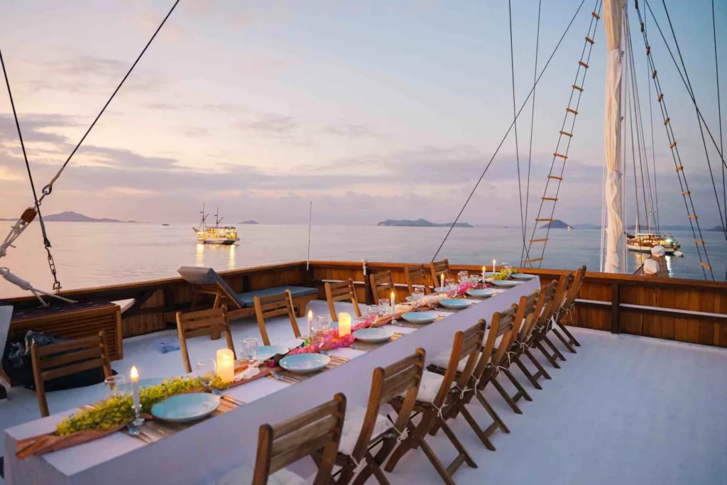 Outdoor Dining Area in Lamain 2 Voyage - Komodo Luxury