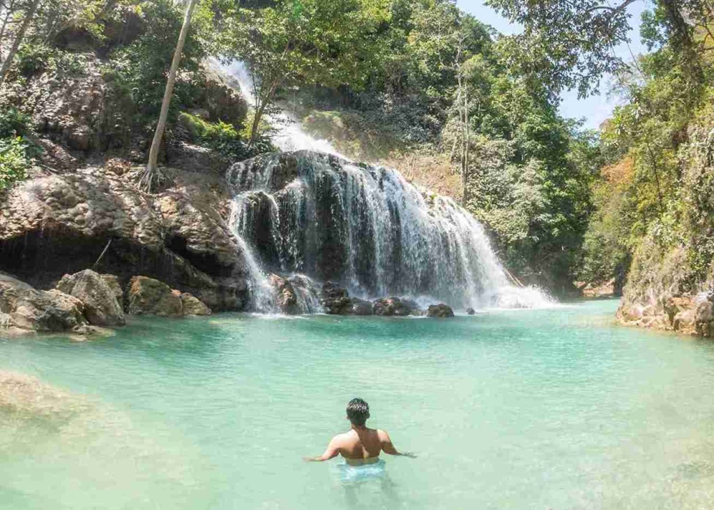 Lapopu Waterfall