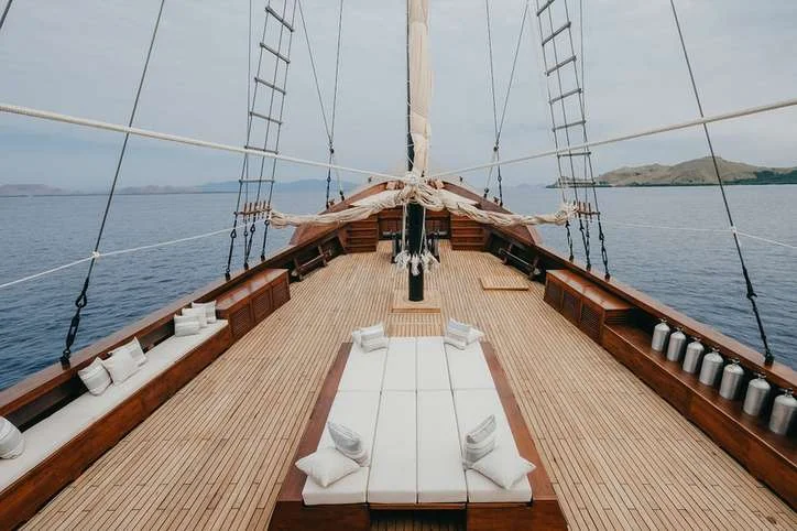 Main Deck in Celistia Yacht Cruise - Komodo Luxury
