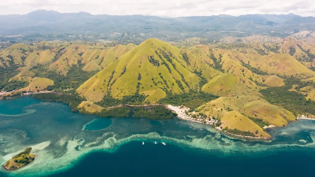 Meru Menjaga Komodo National Park