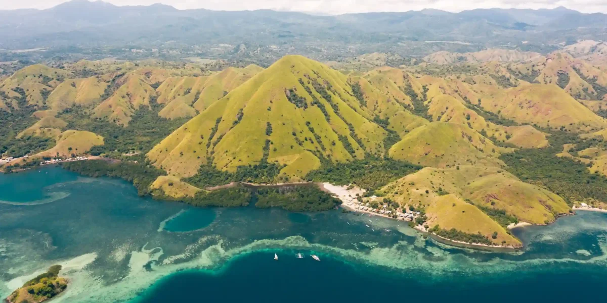 Meru Menjaga Komodo National Park