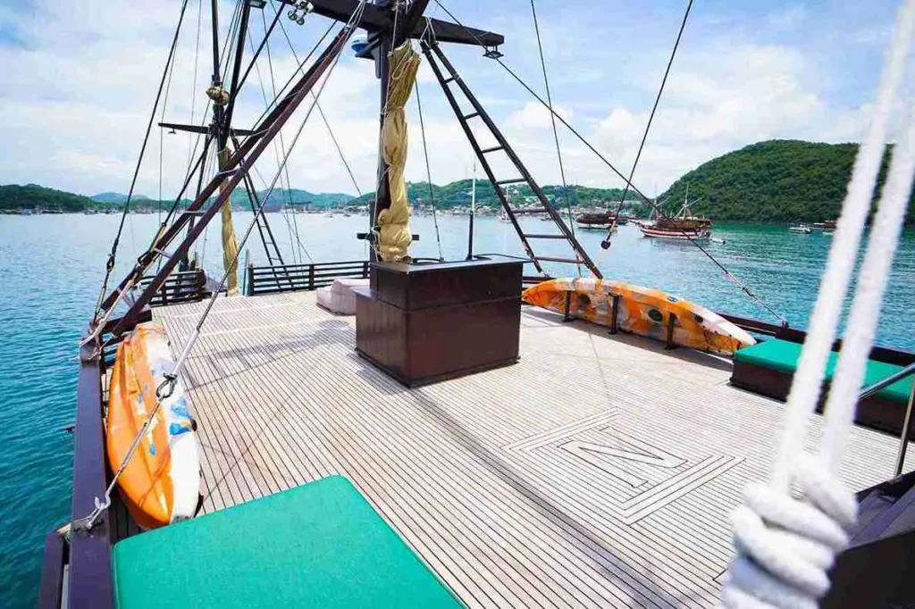 Nala Yacht Cruise Deck - Komodo Luxury