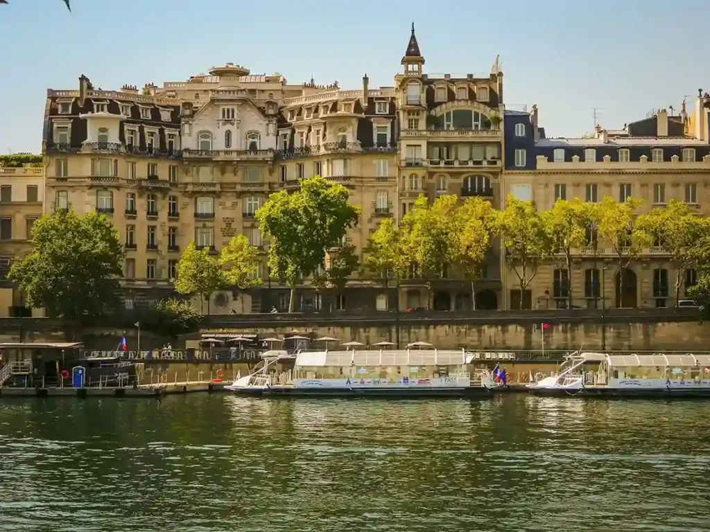 Seine Cruise (source: unsplash)