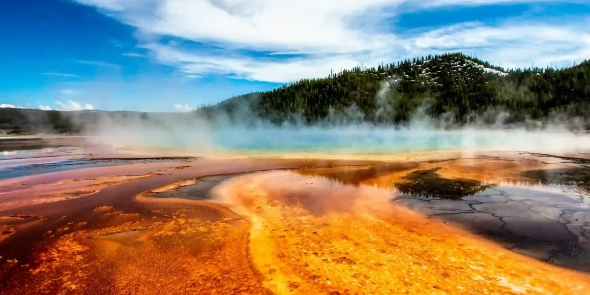 Yellowstone National Park (source: unsplash)